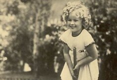 Mažoji Shirley Temple smagiai leidžia laiką