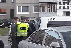 Vilniaus policija tramdė kirviu mosavusį vyrą