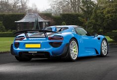 Parduodamas vienintelis pasaulyje žydros spalvos &bdquo;Porsche 918 Spyder&ldquo;