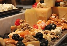 Svečiams paruo&scaron;tos vai&scaron;ės i&scaron; lietuvi&scaron;kų produktų