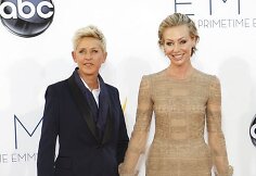 Ellen Degeneres (kairėje) su žmona Portia de Rossi