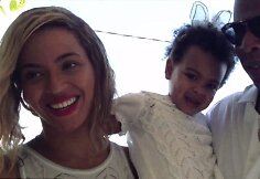 Beyonce pavie&scaron;ino intymiausias gyvenimo akirmirkas su visa &scaron;eima