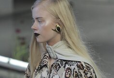 &bdquo;Rodarte&ldquo; 2016 m. rudens-žiemos kolekcijos modelis