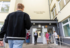 Lietuvoje laikomas Lietuvių kalbos ir literatūros brandos egzaminas