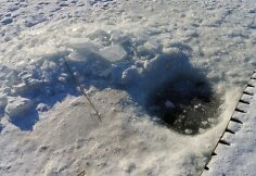 Užšalęs Salotės ežeras, eketė