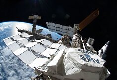 Tarptautinė kosminė stotis ir prie jos prisijungę kosminiai laivai