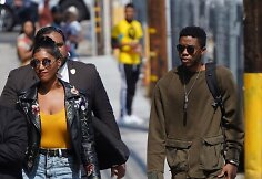 Simone Ledward Boseman ir Chadwickas Bosemanas