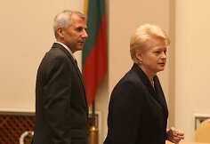 Vilniuje susirinkę Lietuvos diplomatai sprendžia, kaip susiveržti diržus mažėjant Užsienio reikalų ministerijos finansavimui.
