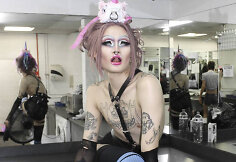 „Drag queen“ žvaigždė Hungry