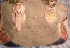 „Prada“ rankinė