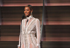 Beyonce su Inbal Dror kurta suknele