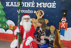 Profesinės karo tarnybos karė G.Jakubonytė laisvalaikiu muzikuoja