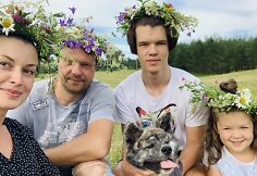 Laura Imbrasienė su &scaron;eima / Asmeninio albumo nuotr.