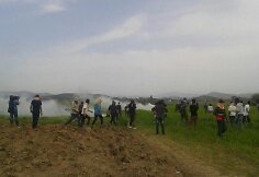 Makedonijos policija ašarinėmis dujomis vaikė migrantus prie sienos su Graikija