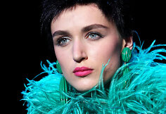 &bdquo;Armani Priv&eacute;&ldquo; 2015 m. rudens kolekcijos modelis