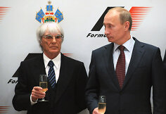 B.Ecclestone'as ir V.Putinas pasirašė sutartį dėl F1 lenktynių Rusijoje