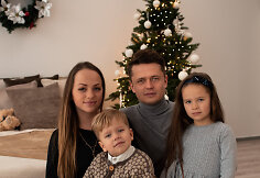 Inetos Puzaraitės-Žvagulienės ir Ąžuolo Žvagulio kalėdinė fotosesija