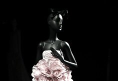 &bdquo;Giambattista Valli&ldquo; 2019&ndash;2020 m. rudens ir žiemos auk&scaron;tosios mados kolekcijos modelis