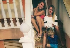 Vaida Skaisgirė su seserimi Egle ir jos vaikais Ispanijoje