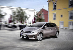 „Toyota Auris“