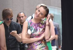 Leighton Meester &bdquo;Gossip Girl&ldquo; filmavimo aik&scaron;telėje (2009 m.)