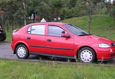 Vairavimo mokyklai priklausantis automobilis