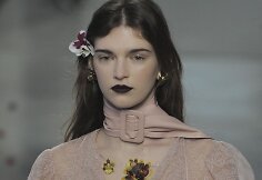 &bdquo;Rodarte&ldquo; 2016 m. rudens-žiemos kolekcijos modelis