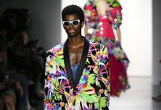 &bdquo;Jeremy Scott&ldquo; 2020 m. pavasario ir vasaros kolekcijos modelis