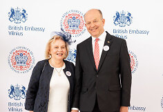 Jungtinės Karalystės karaliaus karūnacijos &scaron;ventė Jungtinės Karalystės ambasadoje