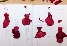 Grace Ciao kurta iliustracija i&scaron; tikrų gėlių žiedų