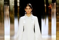 &bdquo;Fendi&ldquo; 2021 m. pavasario ir vasaros auk&scaron;tosios mados kolekcijos modelis