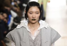 &bdquo;Nina Ricci&ldquo;  2020&ndash;2021 m. rudens ir žiemos kolekcijos modelis