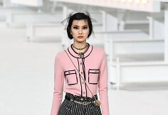 &bdquo;Chanel&ldquo; 2021 m. pavasario ir vasaros kolekcijos modelis