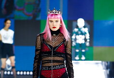 &bdquo;Dolce & Gabbana&ldquo; 2021&ndash;2022 rudens ir žiemos kolekcijos modelis: Ugnė Gelgotaitė