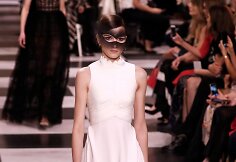 &bdquo;Christian Dior Haute Couture&ldquo; 2018 m. pavasario ir vasaros kolekcijos modelis