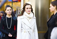 Leighton Meester &bdquo;Gossip Girl&ldquo; filmavimo aik&scaron;telėje (2011 m.)