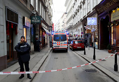 Vienos centre pa&scaron;auti du asmenys