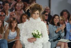 &bdquo;Chanel&ldquo; 2005&ndash;2006 m. rudens-žiemos kolekcijos vestuvinė suknelė