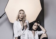 &bdquo;Pinup girls&ldquo;: Simona Nainė ir Viktorija Sutkutė