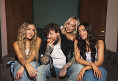 &bdquo;Queens of Roses&ldquo; ir Tadas Kanapeckas