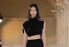 Victorios Beckham 2023 m. pavasario/vasaros kolekcija &bdquo;Ready to wear&ldquo; 