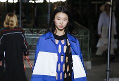 &bdquo;Sonia Rykiel&ldquo; 2019 m. pavasario ir vasaros kolekcijos modelis