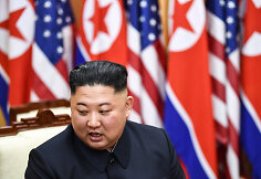 Trečią kartą susitiko Donaldas Trumpas ir Kim Jong Unas