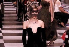 &bdquo;Christian Dior Haute Couture&ldquo; 2018 m. pavasario ir vasaros kolekcijos modelis