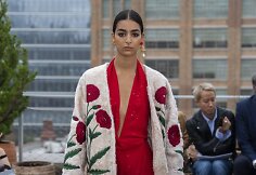 &bdquo;Oscar de la Renta&ldquo; 2019 m. pavasario ir vasaros kolekcijos modelis