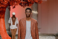 &bdquo;Ermenegildo Zegna&ldquo; 2018 m. pavasario-vasaros kolekcijos modelis 
