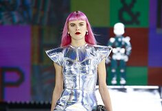 Ugnė Gelgotaitė &bdquo;Dolce & Gabbana&ldquo; 2021&ndash;2022 m. rudens ir žiemos kolekcijos pristatyme