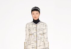 &bdquo;Giambattista Valli&ldquo; 2021&ndash;2022 m. rudens ir žiemos kolekcijos modelis