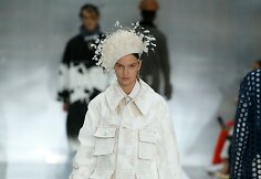 &bdquo;Maison Margiela&ldquo; 2020 m. pavasario ir vasaros kolekcijos modelis