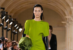 Victorios Beckham 2023 m. pavasario/vasaros kolekcija &bdquo;Ready to wear&ldquo; 